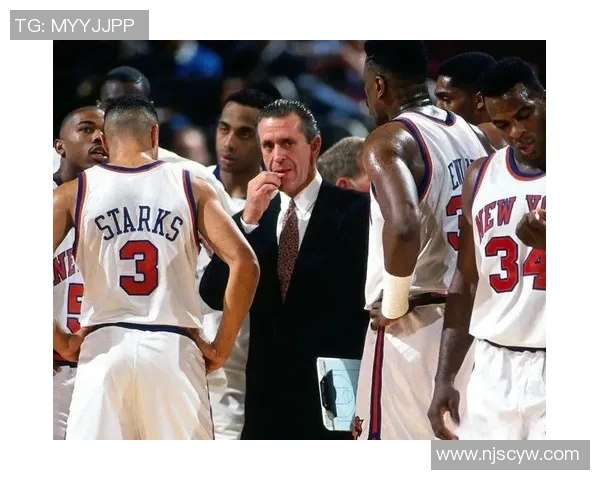 季后赛激战尼克斯对决热火双方争夺总冠军席位的精彩瞬间回顾