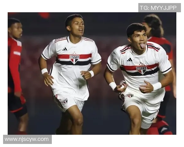 科林蒂与圣保罗对决回顾及战术分析探讨